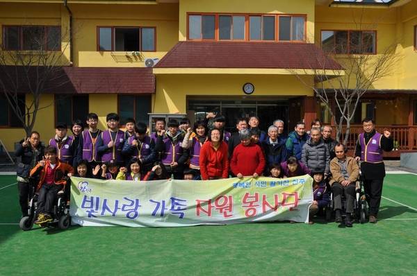 빛사랑가족자원봉사단 활동 모습. /강재위 팀장