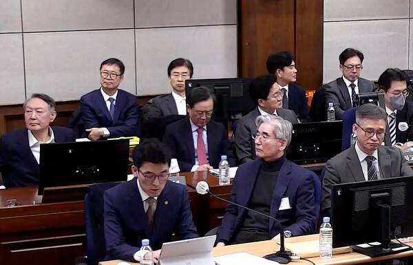 전직 대통령 윤석열과 내란 중요임무 종사 혐의를 받는 전직 국방부 장관 김용현 등 내란 관련자들이 9일 서초구 서울중앙지방법원 417호 형사대법정에서 열린 내란 우두머리 혐의, 내란 중요임무 종사 혐의 등 사건의 결심 공판에 출석해 있다. 2026.1.9. 연합뉴스
