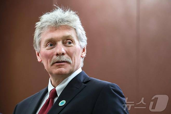 드미트리 페스코프 러시아 크렘린궁 대변인이 12일(현지시간) 투르크메니스탄 아시가바트에서 열린 블라디미르 푸틴 러시아 대통령과 마수드 페제시키안 이란 대통령의 회담에 참석하고 있다. 2025.12.12. ⓒ AFP=뉴스1 ⓒ News1 이정환 기자