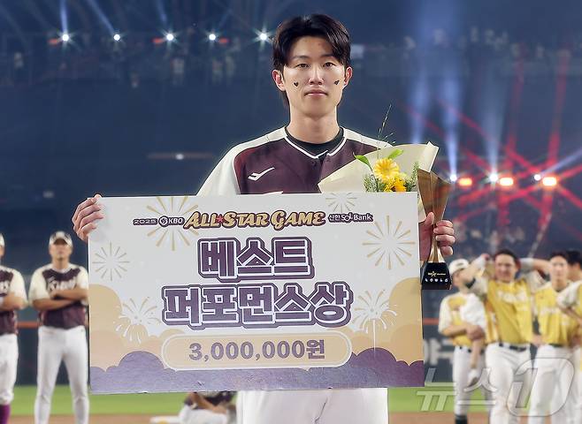 롯데 자이언츠 내야수 전민재. 뉴스1 DB ⓒ News1 김진환 기자