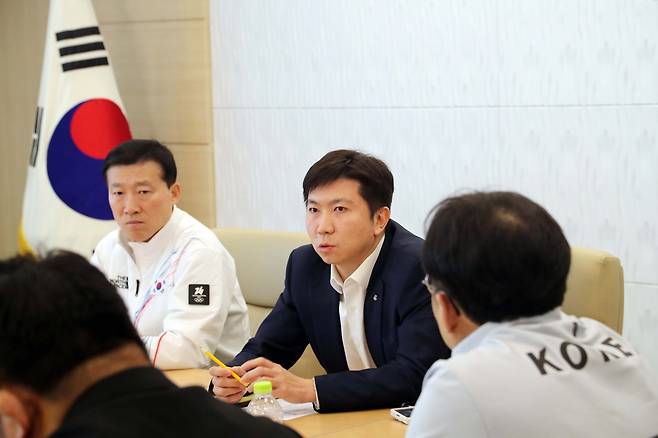 22일 충북 진천의 국가대표선수촌을 방문한 유승민 대한체육회장. (대한체육회 제공)