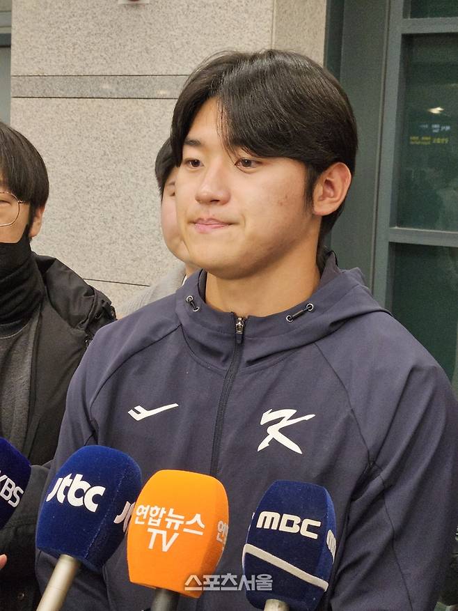 김도영이 20일 인천국제공항에서 WBC 1차캠프 귀국 후 인터뷰에 임하고 있다. 인청공항 | 강윤식 기자 skywalker@sportsseoul.com