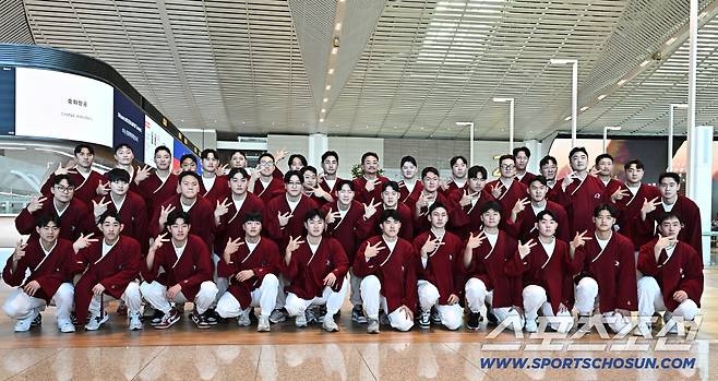 22일 키움 히어로즈 선수단이 인천공항 제2터미널을 통해 전지훈련을 위해 출국했다. 출국에 앞서 포즈를 취하고 있는 키움 선수들. 인천공항=송정헌 기자songs@sportschosun.com/2026.01.22/