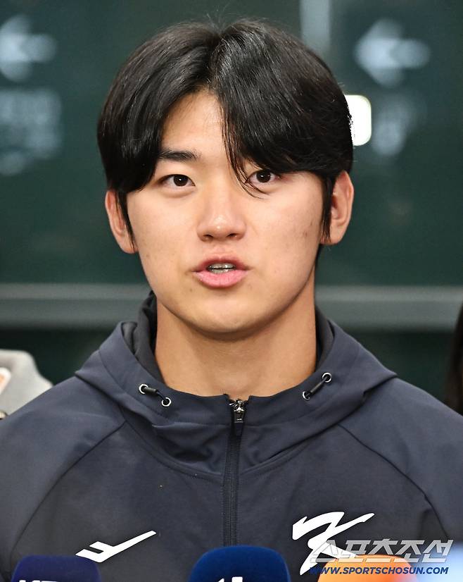 20일 오후 야구국가대표팀 선수들이 인천공항 제1터미널을 통해 귀국했다. 인터뷰 하고 있는 김도영. 인천공항=송정헌 기자songs@sportschosun.com/2026.01.20/