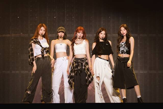 그룹 르세라핌이 '팬앤스타' 베스트뮤직 겨울 투표 6위에 올랐다. 남은 투표 기간 동안 순위가 오를지 기대된다. /쏘스뮤직