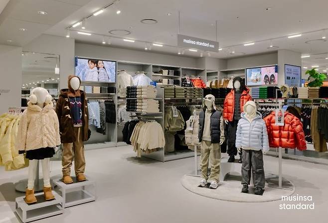 지난12월 오픈한 무신사 스탠다드 아이파크몰 용산점 매장 내‘무신사 스탠다드 키즈’존. ⓒ무신사