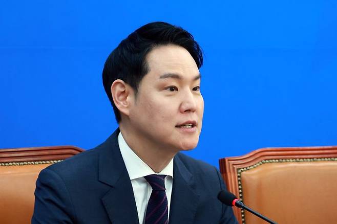 김한규 더불어민주당 정책수석부대표가 지난 13일 국회에서 열린 원내대책회의에서 발언하고 있다. ⓒ뉴시스