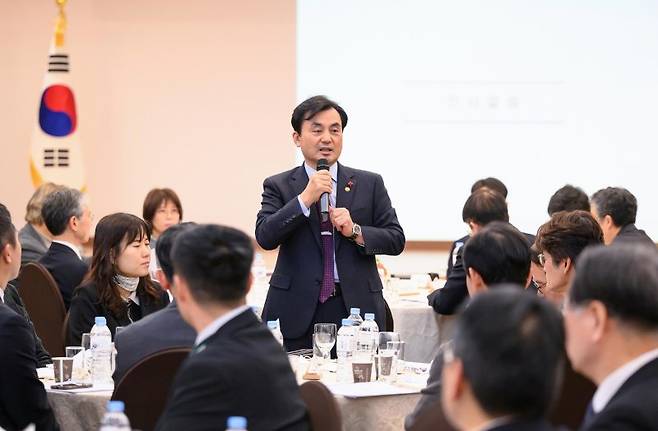 안규백 국방부 장관이 22일 서울 용산구 국방컨벤션에서 열린 '민관군 합동 특별자문위원회 종합보고회'에서 인사말을 하고 있다. 국방부 제공