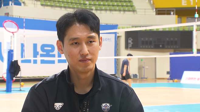 부상에서 복귀한 우리카드 아웃사이드 히터 한성정은 최근 박철우 대행의 믿음에 보답하며 코트 위에서 존재감을 드러내고 있다. (촬영기자: 정형철)