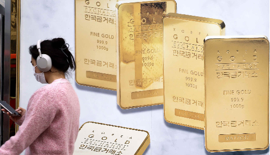 서울 종로구의 한국금거래소에 금제품이 전시되어 있다. (사진=매경DB)
