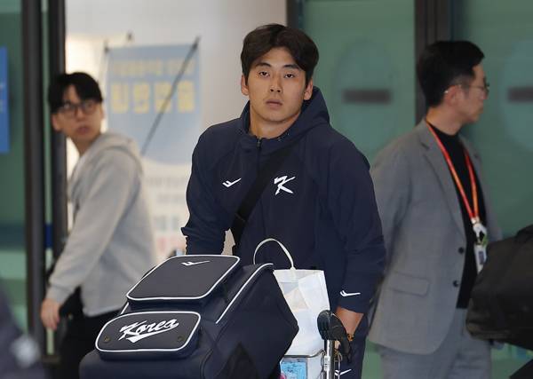 박영현이 21일 대표팀 훈련을 마치고 귀국하고 있다. 사진= 연합뉴스 제공