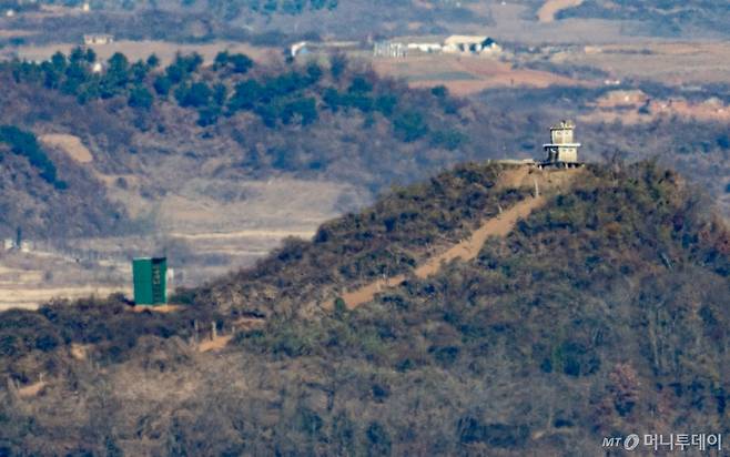 (파주=뉴스1) 이재명 기자 = 사진은 경기도 파주시 오두산 통일전망대에서 바라본 북측 초소. 2025.11.18/뉴스1  Copyright (C) 뉴스1. All rights reserved. 무단 전재 및 재배포,  AI학습 이용 금지.