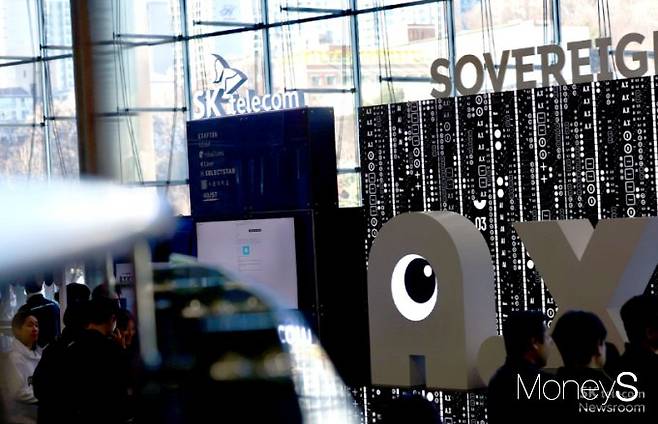 지난달 30일 삼성 코엑스에 전시된 SK텔레콤 'A.X K1' 전시부스. /사진=SK텔레콤