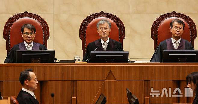 [서울=뉴시스] 권창회 기자 = 조희대 대법원장이 18일 서울 서초구 대법원에서 열린 전원합의체 선고에서 발언하고 있다. 2025.09.18. kch0523@newsis.com