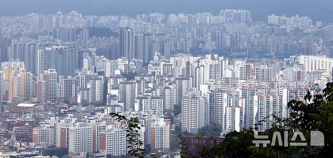 [서울=뉴시스] 남산에서 바라본 서울의 아파트 모습. photo@newsis.com