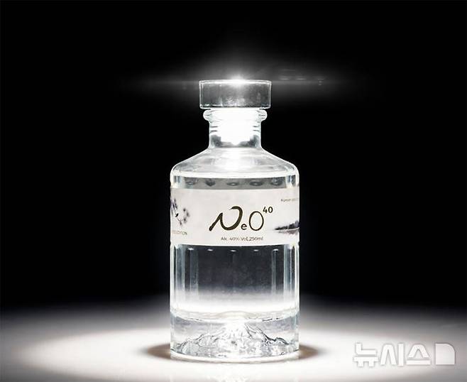 [곡성=뉴시스] 전남 곡성군, 쌀을 물에 불리지 않고 술을 빚는 방식의 전통주 제조법 복원. 쌀 증류주 '네오40' 출시. (사진=곡성군청 제공). photo@newsis.com *재판매 및 DB 금지