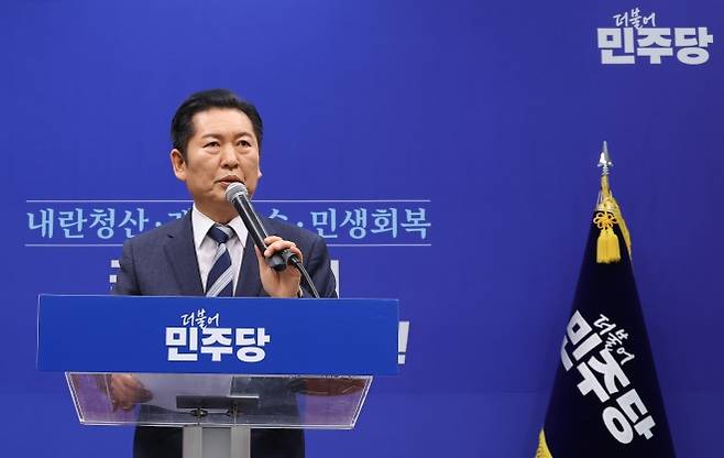 더불어민주당 정청래 대표가 22일 국회에서 조국혁신당과의 합당을 제안하는 기자회견을 하고 있다. 2026.1.22. 연합뉴스