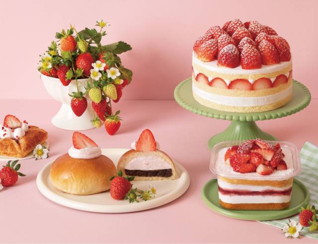 신세계푸드가 이마트 내 베이커리에서 판매 중인 논산 딸기 베이커리 제품 . 사진 제공=신세계푸드