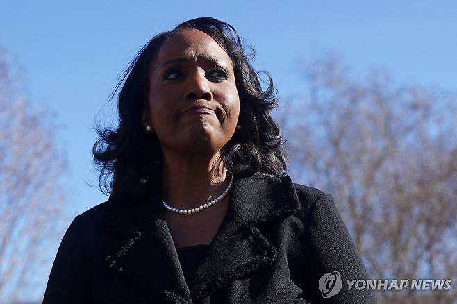 대법원 변론 마치고 나온 리사 쿡 연준 이사 [로이터 연합뉴스]