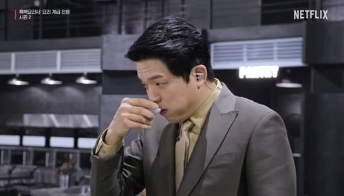 '흑백요리사2'에서 심사하는 안성재 셰프 [유튜브 채널 'Netflix Korea 넷플릭스 코리아' 캡처. 재판매 및 DB 금지]