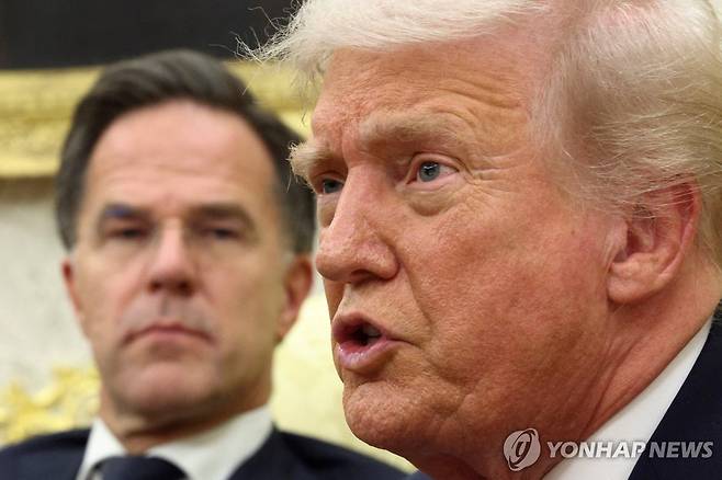 마르크 뤼터 나토 사무총장과 도널드 트럼프 미국 대통령 [로이터=연합뉴스. 재판매 및 DB 금지]