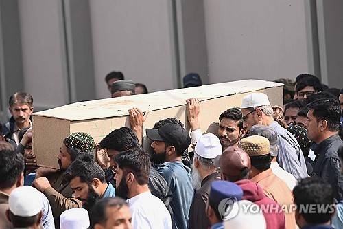 파키스탄 쇼핑 상가 화재 희생자  [EPA 연합뉴스. 재판매 및 DB 금지]