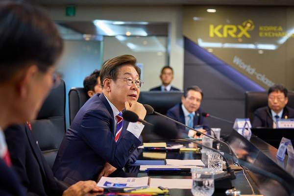 지난해 6월 한국거래소를 방문한 이재명 대통령이 현장 간담회에서 발언하고 있다. [출처=이재명 대통령 SNS]