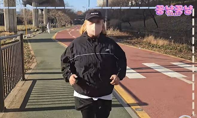홍윤화가 지난 12월 공개한 러닝하는 모습. 사진=유튜브 '홍윤화 김민기 꽁냥꽁냥'