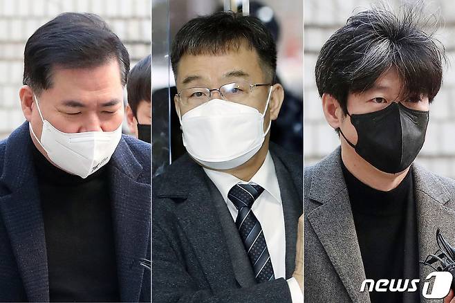 유동규 전 성남도시개발공사 기획본부장(왼쪽부터)과 화천대유자산관리 대주주 김만배 씨, 남욱 변호사가 27일 오전 서울 서초구 서울중앙지법에서 열린 대장동 개발 사업 로비·특혜 의혹 관련 1심 속행 공판에 출석하고 있다. 2023.1.27/뉴스1 ⓒ News1 민경석 기자
