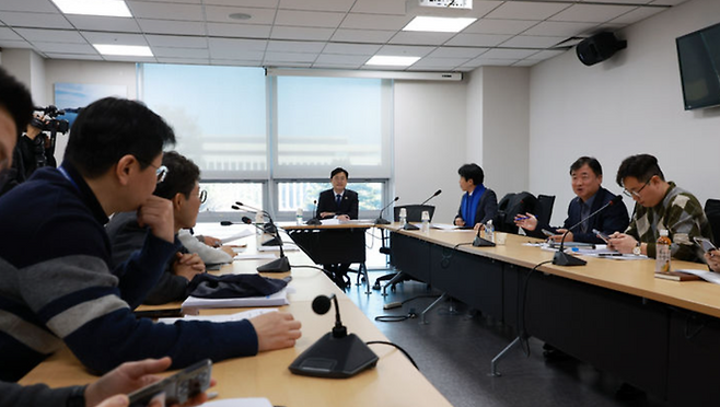 이정문 더불어민주당 디지털자산 TF 위원장이 20일 서울 여의도 국회 의원회관에서 TF 회의를 주재하고 있다. ⓒ뉴시스