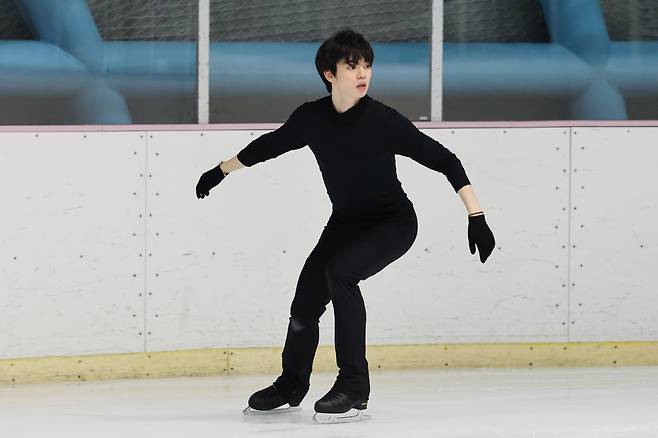 Figure skater Cha Jun-hwan trains at the Taereung International Ice Rink in northern Seoul on Jan. 8. [YONHAP]