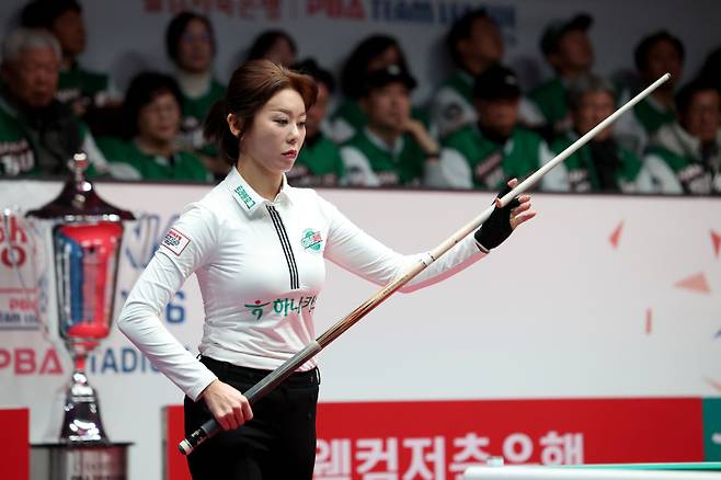 하나카드 김가영이 PBA 팀리그 파이널 MVP를 수상했다. PBA 제공