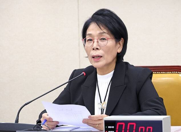국회 과학기술정보방송통신위원장인 최민희 더불어민주당 의원. 연합뉴스