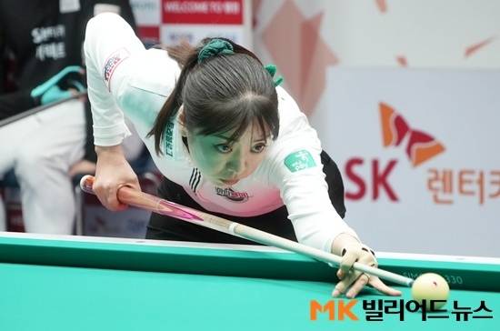 PBA를 떠날 결심을 굳혔던 사카이 아야코는 올시즌 팀리그 포스트시즌에 진출한 소속팀 하나카드를 생각해 마지막까지 이별소식을 감추고 경기에 나섰다. (사진=MK빌리어드뉴스 DB)