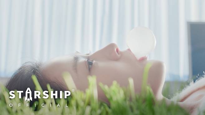 아이브 안유진 ‘청초 비주얼’ 정점…커밍순 필름으로 관심 최고조