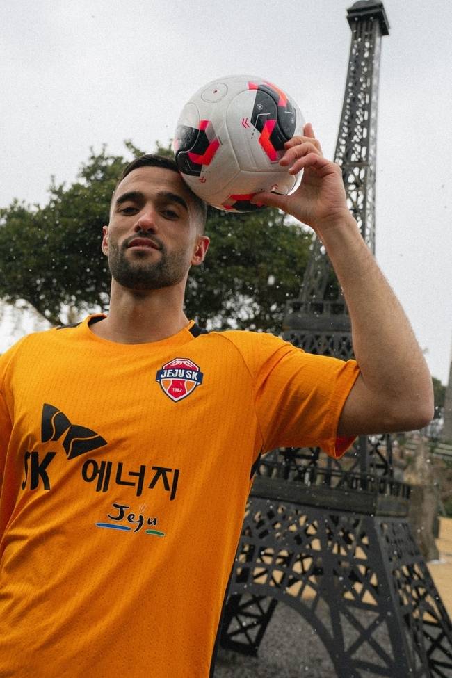 제주SK FC, 프랑스 출신 센터백 줄리앙 세레스틴 영입 ‘코스타 감독 Pick’