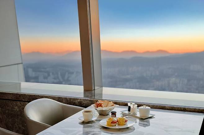 [서울=뉴시스] 시그니엘 서울, '선라이즈 모닝' 조식 프로모션 선봬.(사진=롯데호텔앤리조트 제공) *재판매 및 DB 금지