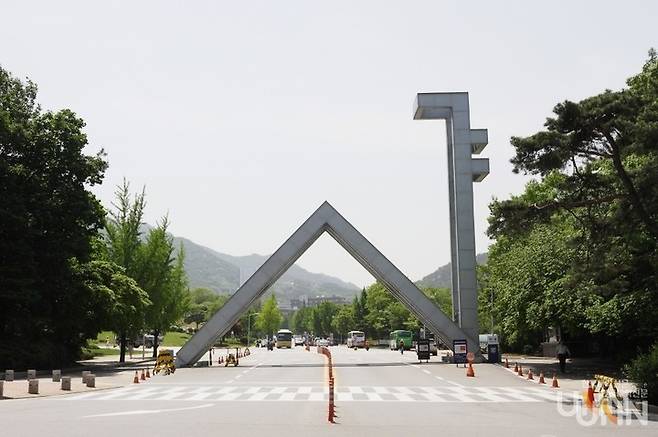 [서울=뉴시스] 23일 대학알리미에 공시된 자료에 따르면 2025학년도 서울대·고려대·연세대 신입생 1만3475명 중 32.19%(4337명)은 서울 출신이었다. photo@newsis.com *재판매 및 DB 금지