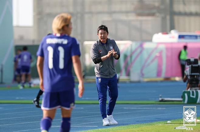 ▲ 도련님 축구로 전락한 한국이 2살 어린 일본에 완패하며 자존심마저 짓밟혔다. 한국 축구의 상징이었던 투혼과 독기는 이제 옛말이 된 듯하다. 두 살이나 어린 일본의 동생들에게 속수무책으로 밀리며 3-4위전으로 밀려났다. ⓒ대한축구협회