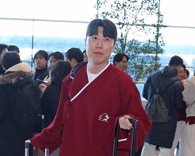 출국장으로 향하는 박진형. /사진=키움 히어로즈
