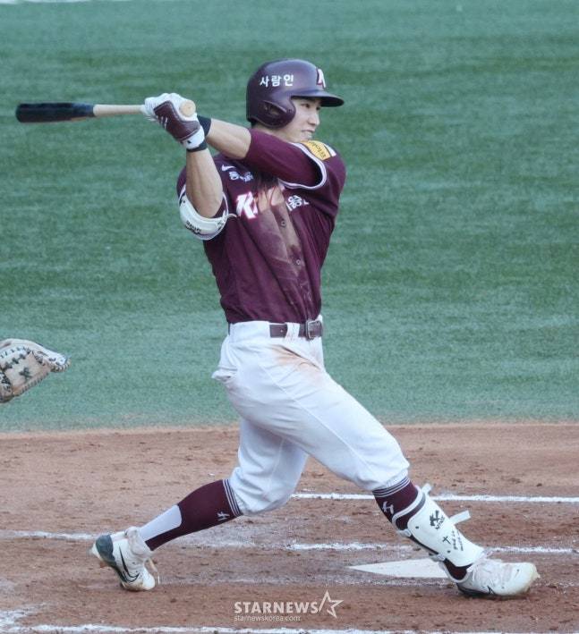 지난해 7월 안타를 때려내는 이주형. /사진=김진경 대기자