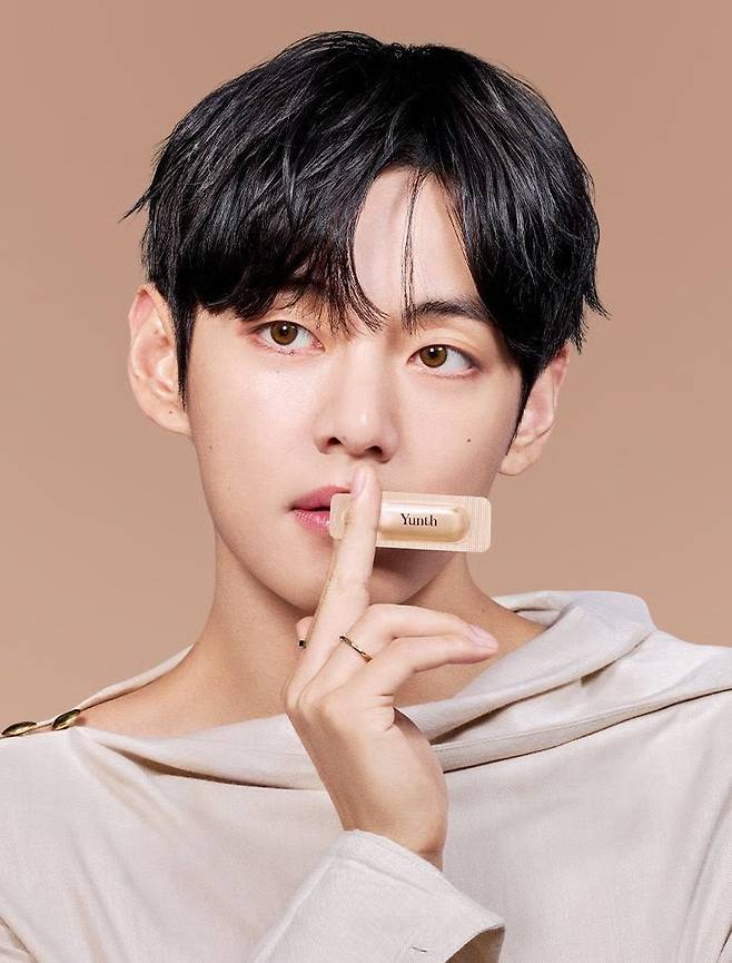 '뷔효과' 톡톡! 방탄소년단 뷔 日 윤스 TV광고 '화장품 광고 호감도' 랭킹 1위
