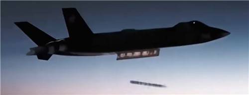 중국군 J-20 전투기 초도비행 15주년 기념 영상에서 미사일이 발사되는 장면 [엑스(X·옛 트위터) 캡처. 재판매 및 DB 금지]