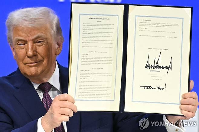 평화위원회 헌장 서명식 [AFP 연합뉴스 자료사진. 재판매 및 DB 금지]