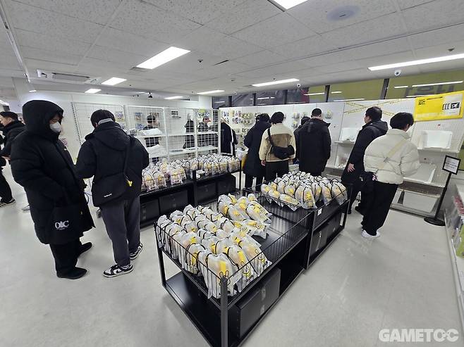 굿즈만 판매하기 때문에 공간 자체는 크지 않은 편이다. (사진= 문원빈 기자)