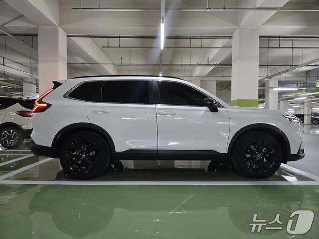 혼다의 준중형 SUV 'CR-V'의 6세대 부분변경 모델인 '뉴 CR-V 하이브리드'의 측면부 모습. 2026.01.19/뉴스1 김성식 기자