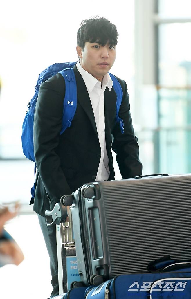 삼성 라이온즈 선수단이 23일 인천국제공항을 통해 스프링캠프가 열리는 괌으로 출국했다. 김영웅이 출국장으로 향하고 있다. 인천공항=박재만 기자 pjm@sportschosun.com/2026.01.23/