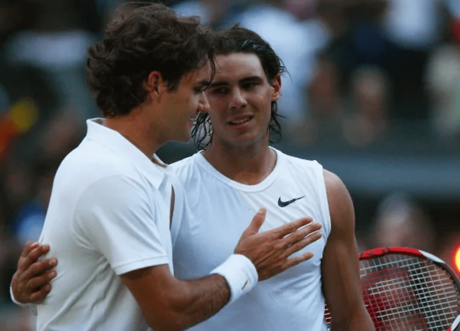 역사적인 대결로 평가받는 2008년 윔블던 결승 직후 서로를 축하하고 위로하는 로저 페더러와 라파엘 나달. 당시 나달은 4시간 48분 풀세트 접전 끝에 페더러를 꺾고 우승했다. CNN 홈페이지