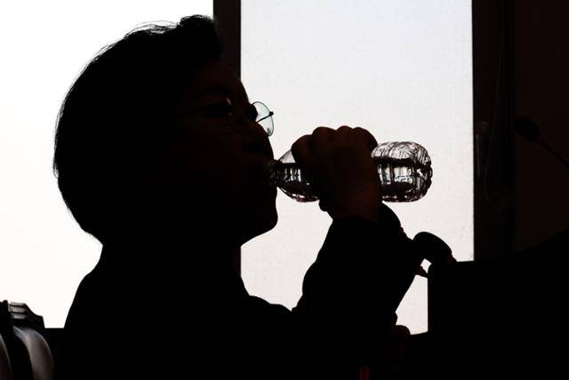 이혜훈 기획예산처 장관 후보자가 23일 국회 재정경제기획위원회에서 열린 인사청문회에서 물을 마시고 있다. 연합뉴스