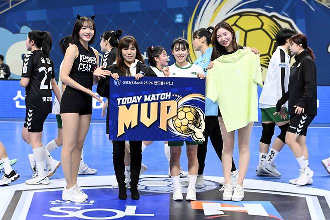 24일 광주 빛고을체육관에서 열린 신한 SOL뱅크 2025~26 핸드볼 H리그 여자부 MVP를 차지한 정가희. 한국핸드볼연맹 제공